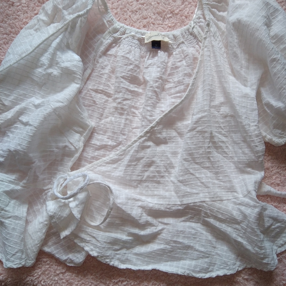 Medium White Universal Thread Wrap Peplum Top - image 4